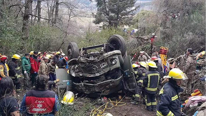 Camión se desbarrancó: Mueren cuatro militares en accidente de tránsito en Patagonia argentina