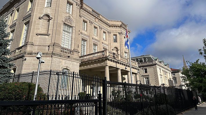 EE.UU. condena y tilda de "inaceptable" ataque a embajada de Cuba, que acusa una "conducta permisiva" de Washington