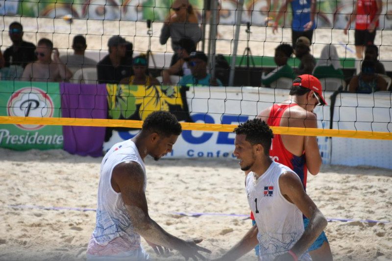 RD gana en el inicio Clásico Voleibol de Playa Punta Cana
