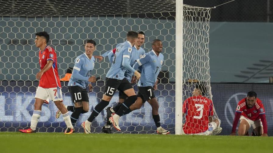 Marcelo Bielsa llena de frescura a un Uruguay que inicia eliminatoria con triunfo 3-1 ante Chile