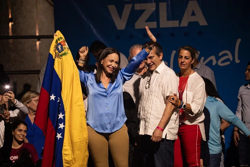 Tras el contundente triunfo de Machado, el régimen de Maduro intenta deslegitimar las primarias de la oposición