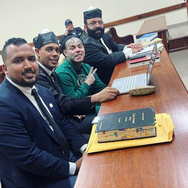 Garantía económica, presentación periódica y tratamiento sicológico para Tekashi