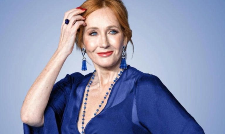 ¿'Transbofia’? Escritora de Harry Potter dijo que prefiere ir a la cárcel antes de llamar mujer a un hombre