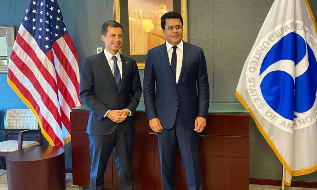 El ministro de Turismo se reúne con secretario de Transporte de Estados Unidos