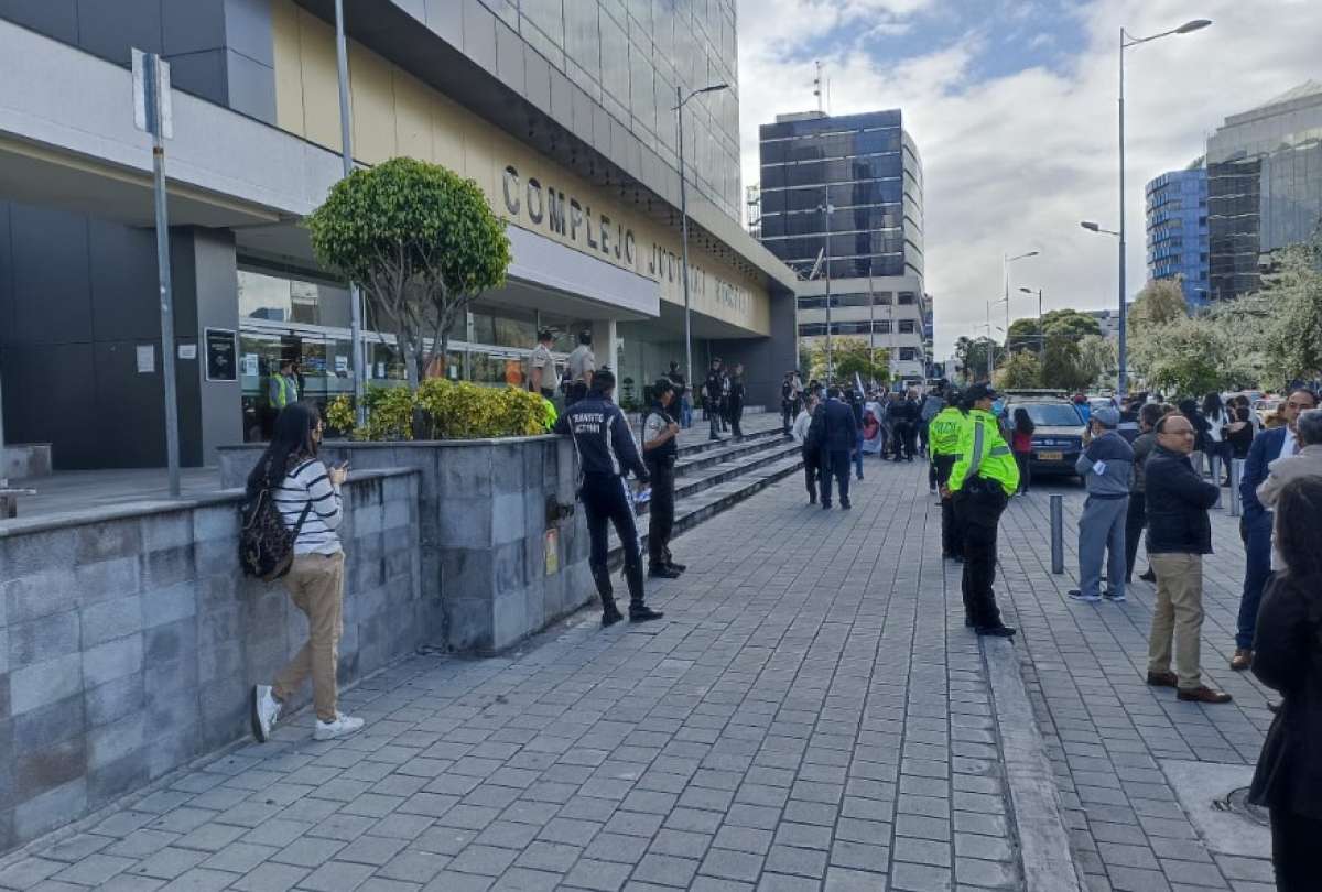 Desalojan una corte de Quito por una amenaza de bomba