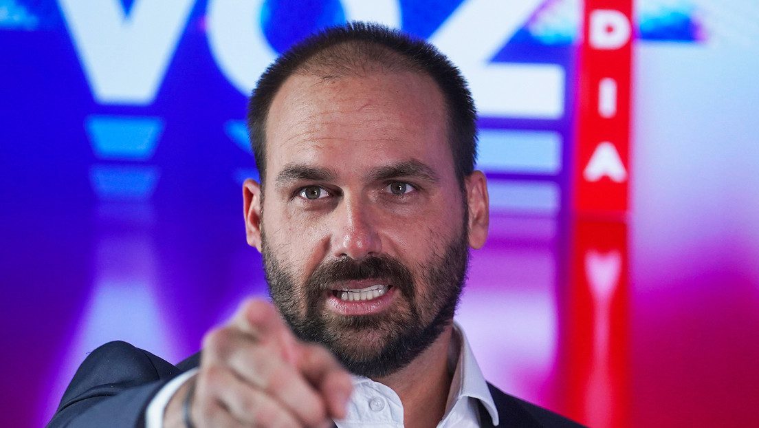 Eduardo Bolsonaro es cortado de transmisión en vivo en Argentina por defender la tenencia de armas