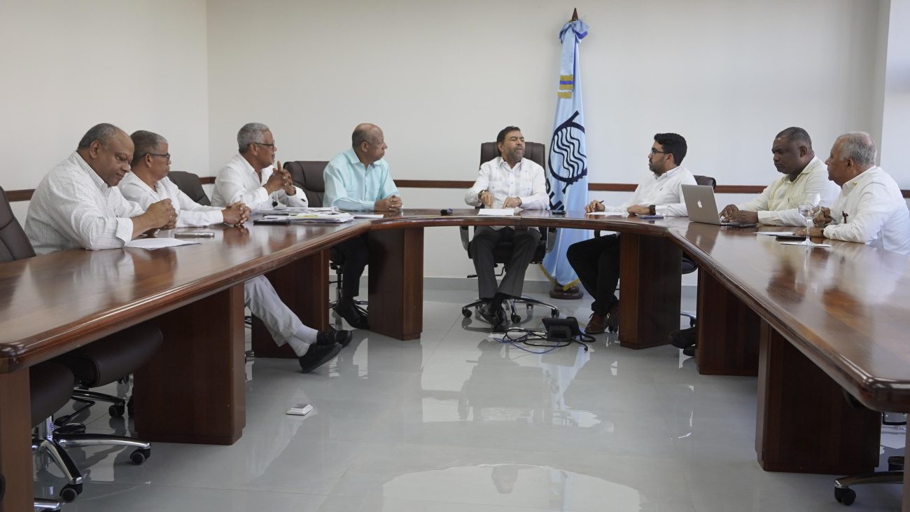 Indrhi e Instituto Agrario Dominicano encaminan entrega de asentamientos a impactados por presa Monte Grande