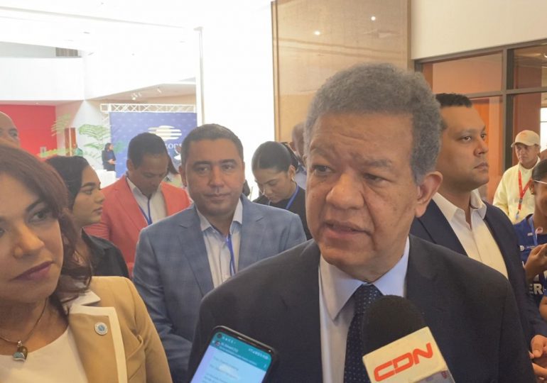 Leonel Fernández: En lugar de invertir en campañas de prevención del dengue, el gobierno promueve a Abinader