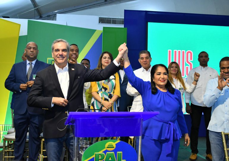 Abinader: “Cada vez que la oposición dice que algo está mal, se busca en Google y ellos lo hicieron peor”