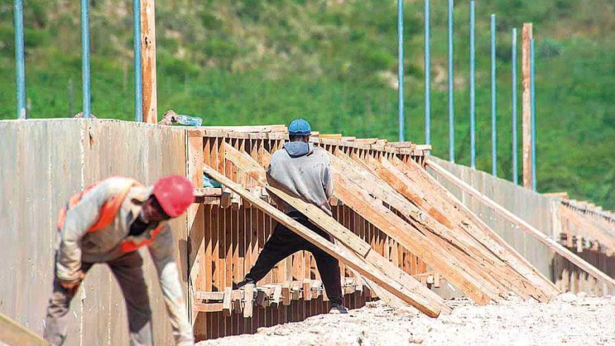 Abinader inaugurará el primer tramo del muro en Elías Piña