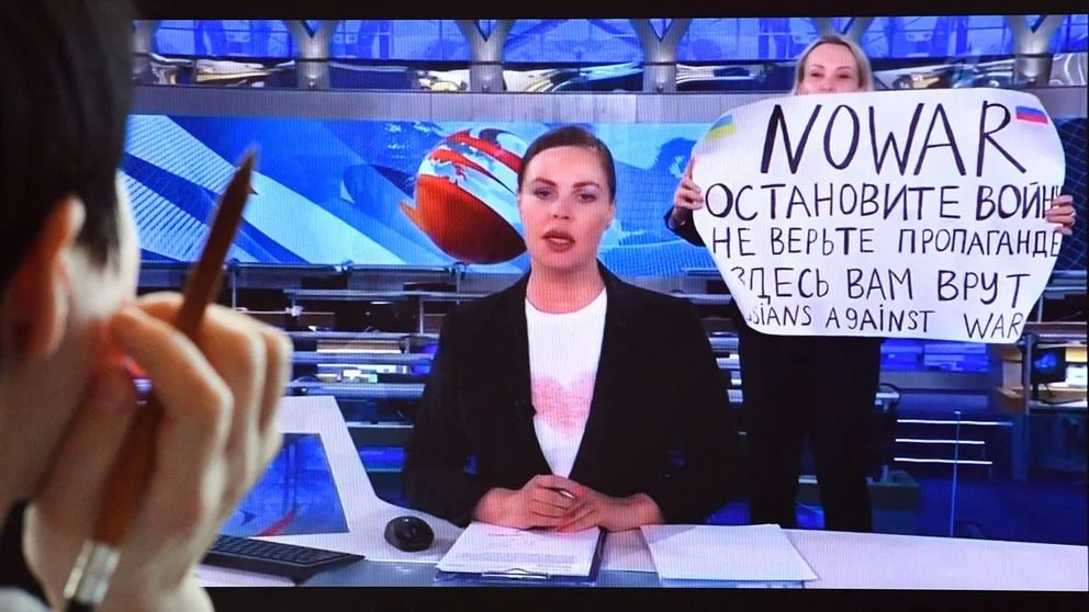 Francia investiga el presunto envenenamiento de la periodista rusa que protestó en vivo contra invasión a Ucrania