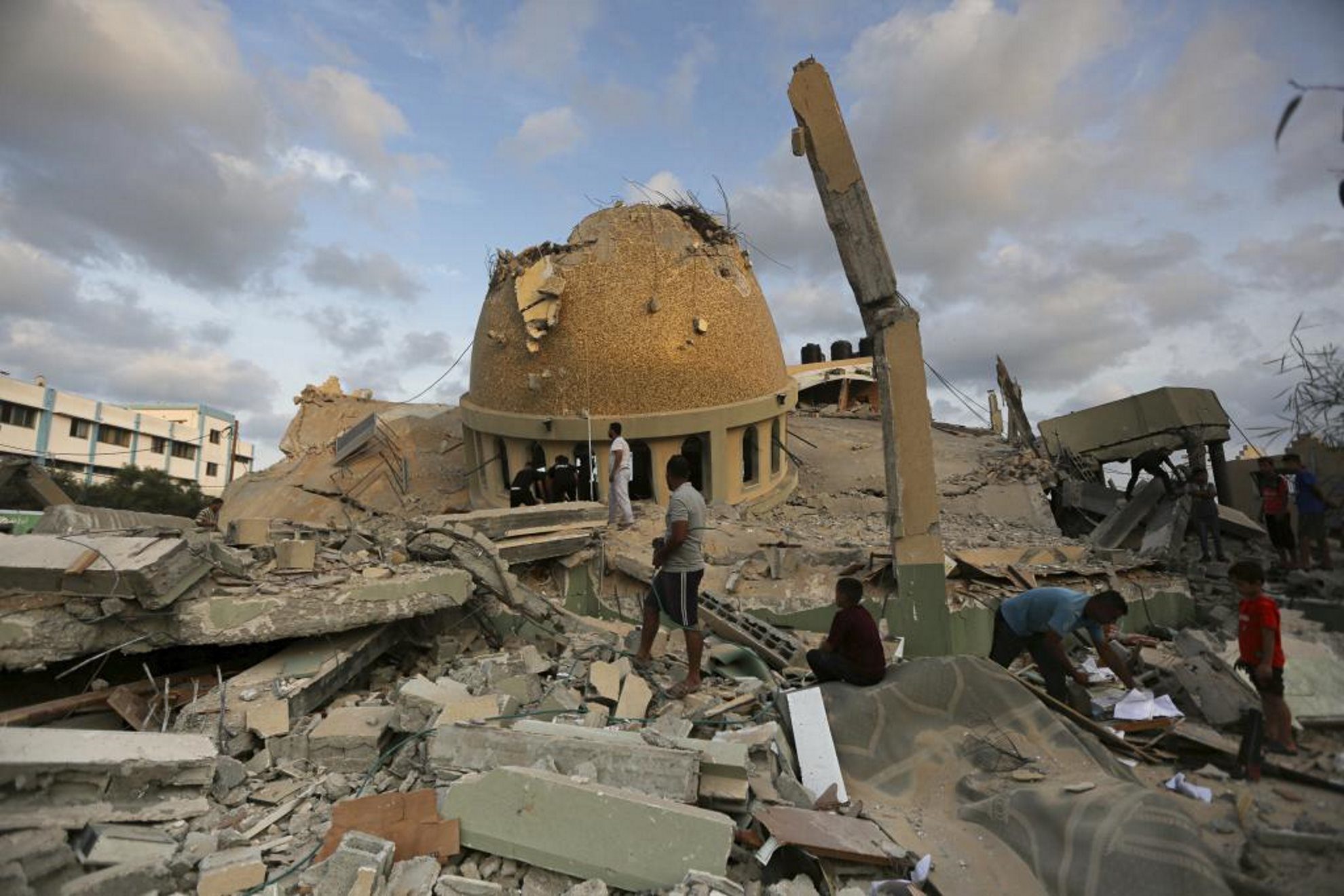 Reportan la destrucción de una mezquita en el centro de Gaza tras un ataque israelí