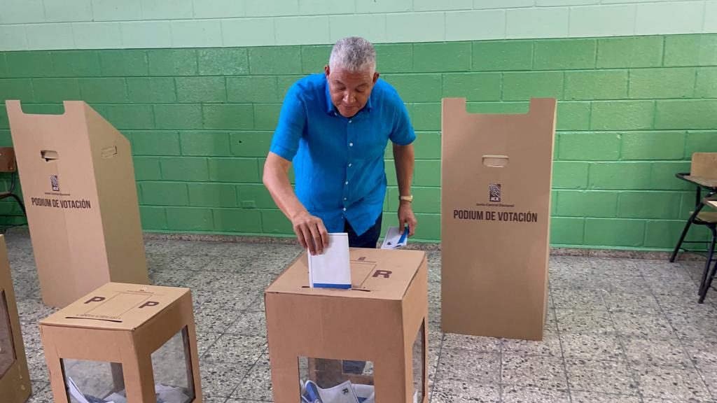 Radhamés González llama a dirigentes del PRM no quedarse en sus casas y votar en primarias