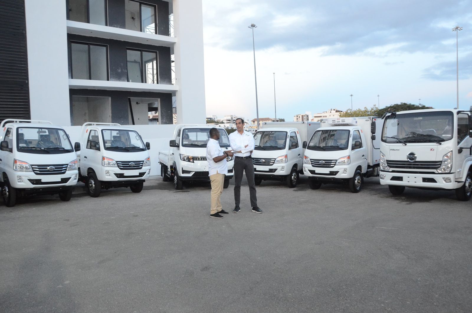Bonsai Motors inaugura local y presenta nuevos camiones eléctricos de la reconocida marca Weichai