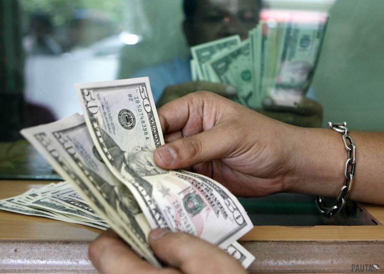 El dólar recupera los RD$56.86 para la venta (0.08%)