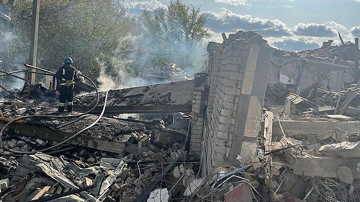 Al menos 49 muertos deja bombardeo ruso a tienda de alimentos en el este de Ucrania