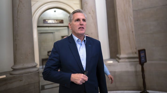 McCarthy afirma que no dejará a su cargo como congresista en EE.UU. y anuncia que repostulará para elecciones de 2024