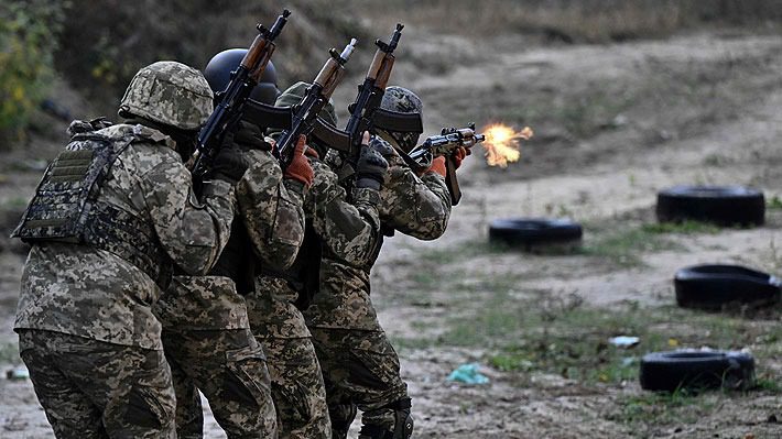 De las protestas a las armas: Los opositores rusos de Putin que decidieron luchar por Ucrania