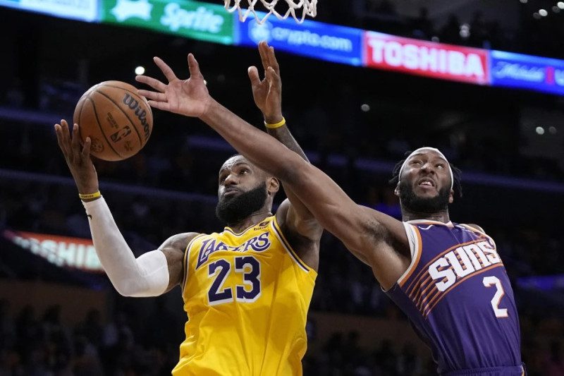 Davis y LeBron conducen a Lakers ante los Suns, Durant supera a Olajuwon en puntos