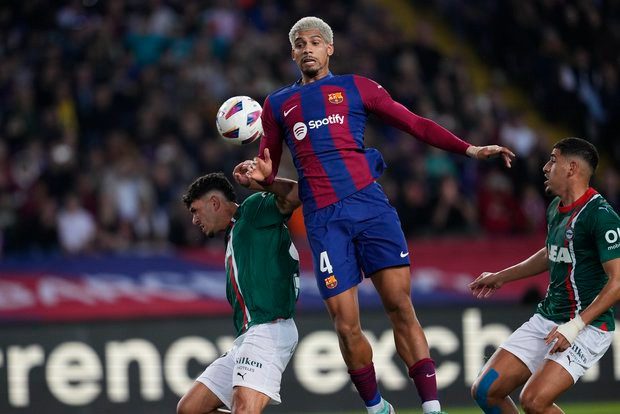 España: Barcelona le ganó al Alavés 2-1 de atrás, con Ronald Araujo jugando los 90 minutos