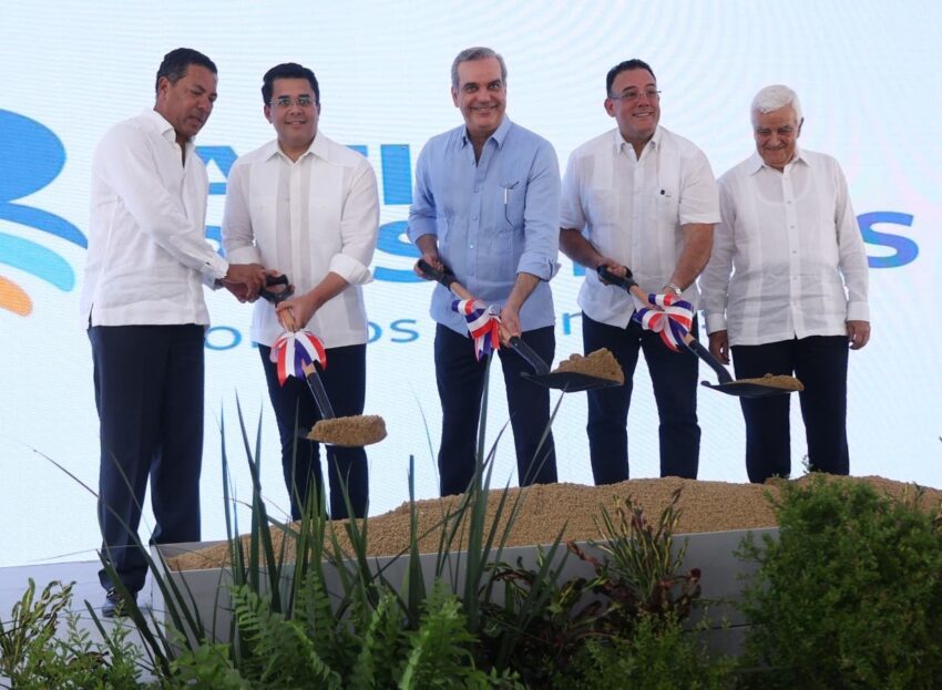 Gobierno inicia construcción de parqueo en la Ciudad Colonial