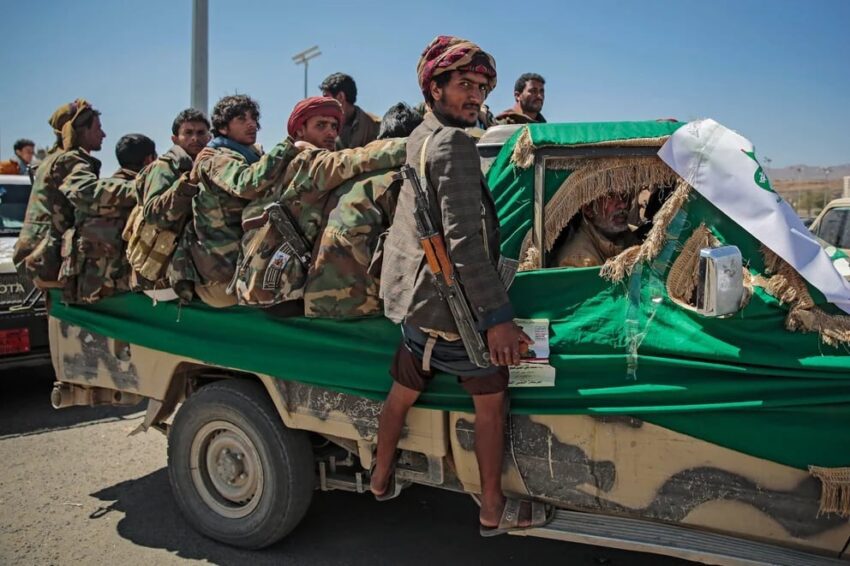 Los hutíes de Yemen amenazaron con atacar buques en el mar Rojo y el ejército de Israel interceptó un misil
