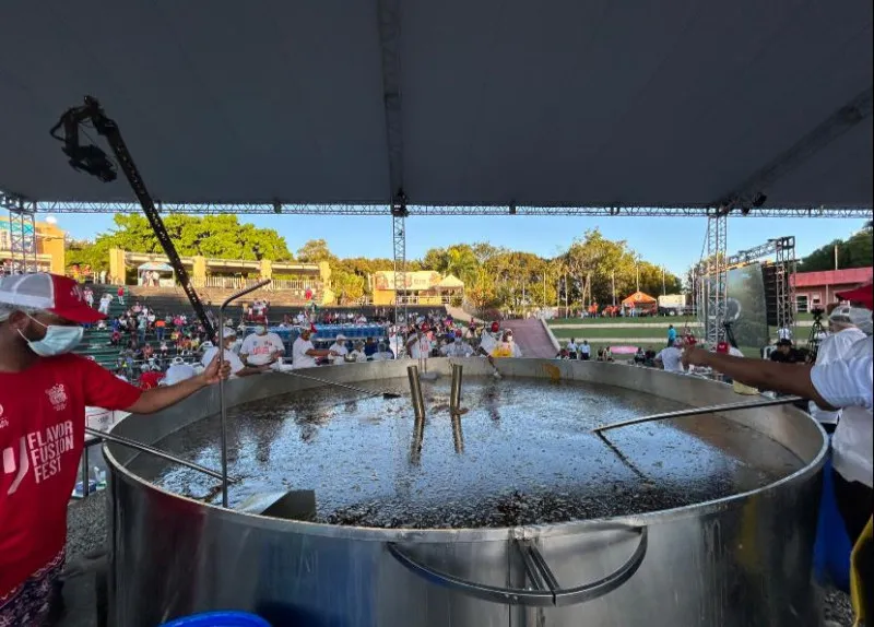 Un 70% del sancocho más grande del mundo fue donado a organizaciones sin fines de lucros