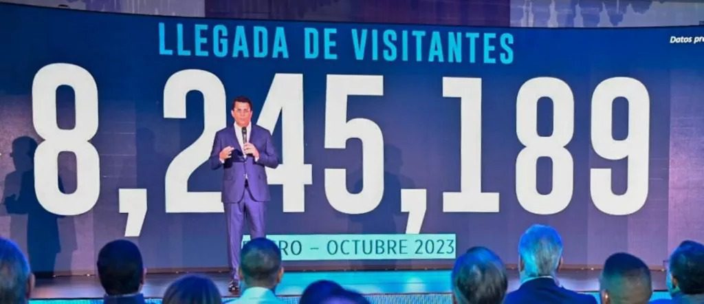 Llegan al país 8,245,189 turistas al mes de octubre