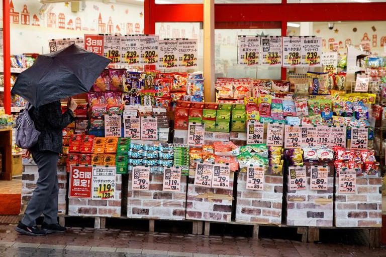 Japón anuncia un paquete de 113.000 millones de dólares para amortiguar la inflación