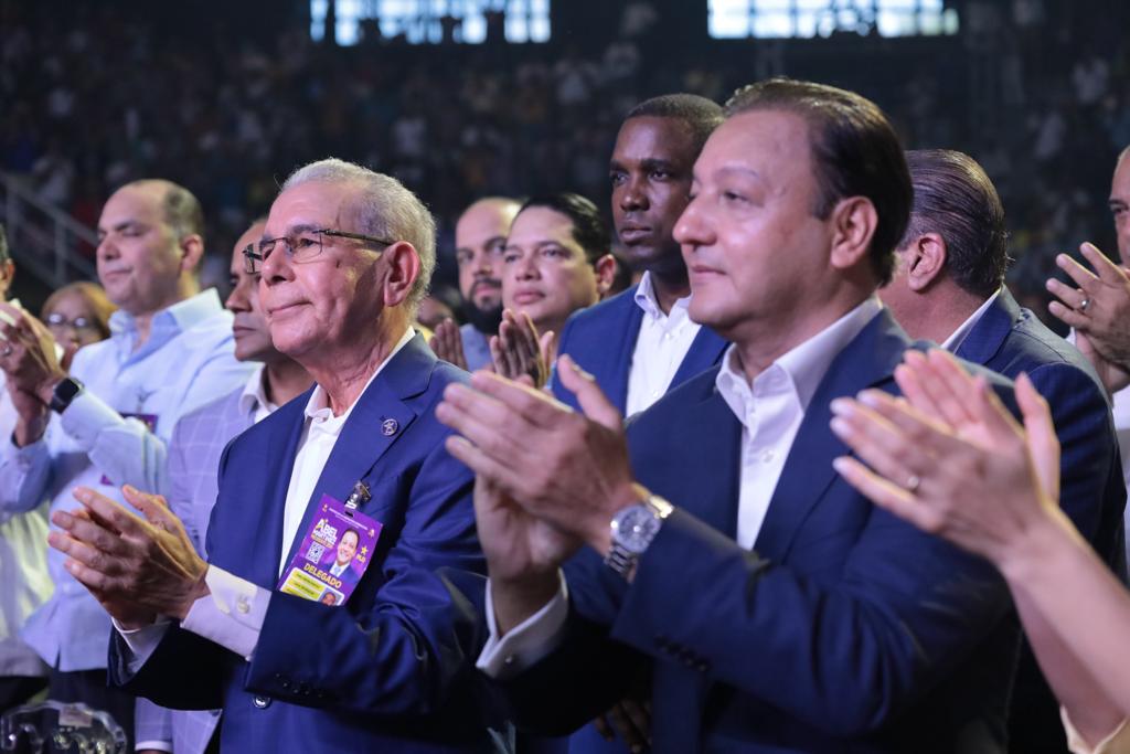 Abel proclama a Marino Collante como candidato a senador del PLD en Santiago