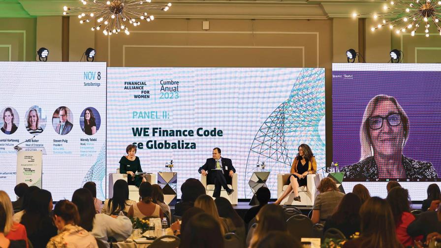 El sector financiero firma convenio para apoyar mujeres emprendedoras