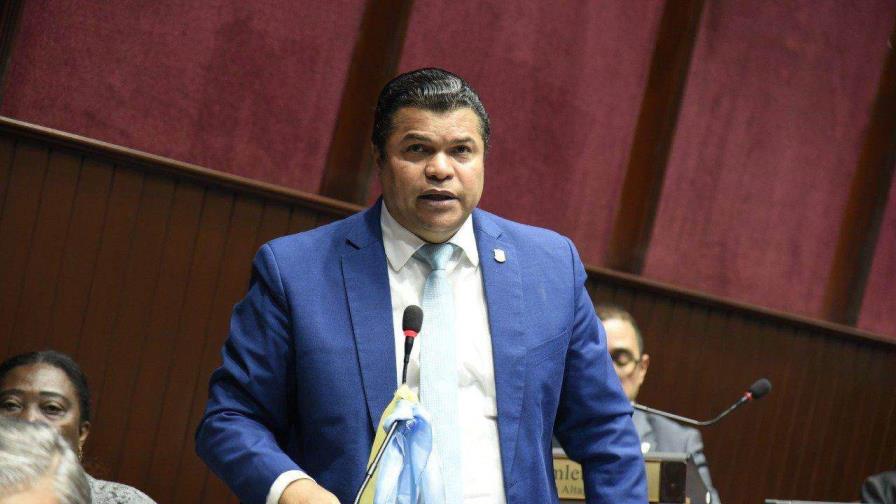 Diputados opositores solicitan interpelación de Hugo Beras