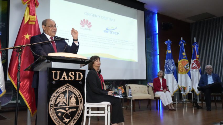 Destacan impacto de entrenamientos en participantes de la Academia Huawei de Infotep