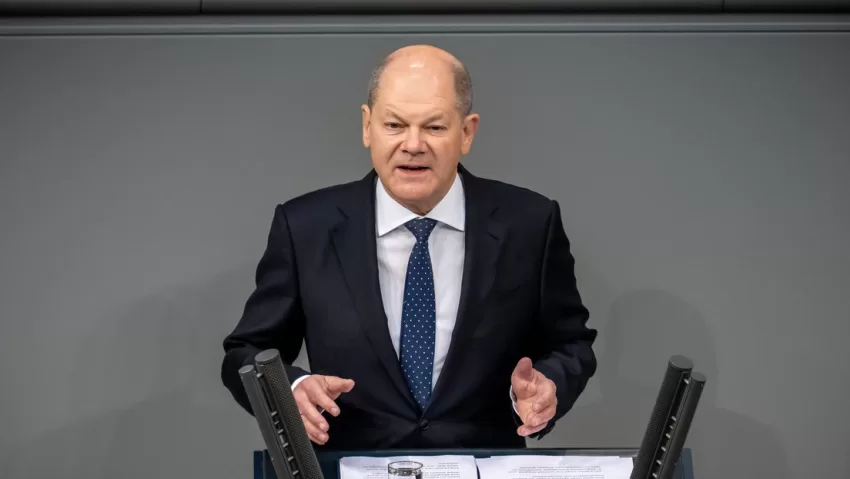 Estallan carcajadas en el Bundestag tras comentarios de Scholz sobre la crisis presupuestaria