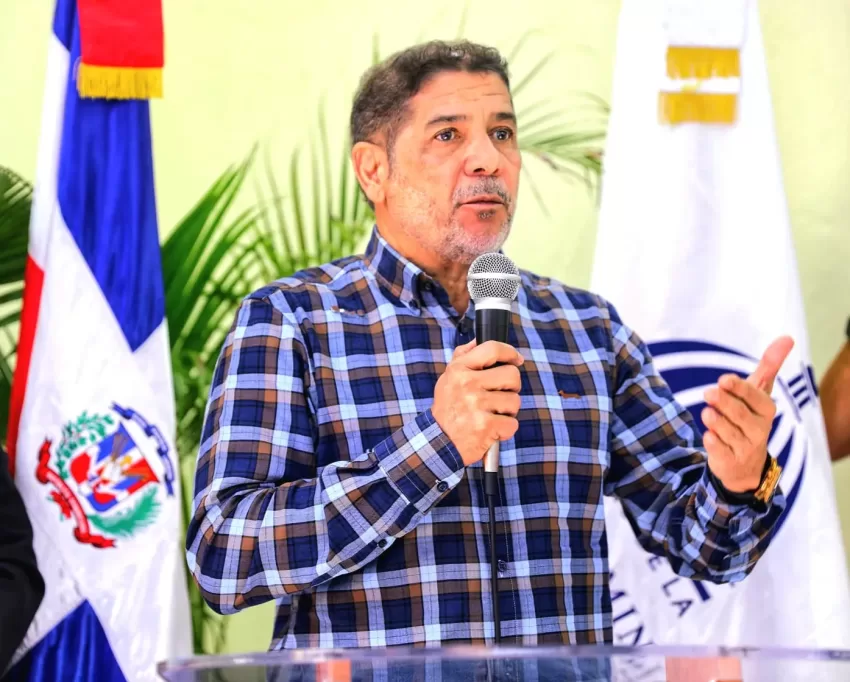 Tras paso del disturbio atmosférico, Gobierno lleva ayudas a productores de Sánchez Ramírez
