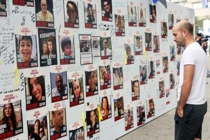 Cómo viven los familiares de los 242 rehenes israelíes atrapados en Gaza tras el ataque de Hamas: “El tiempo se detuvo”
