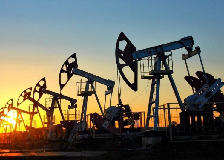 El petróleo de Texas cae un 4.3%, hasta US$77.37