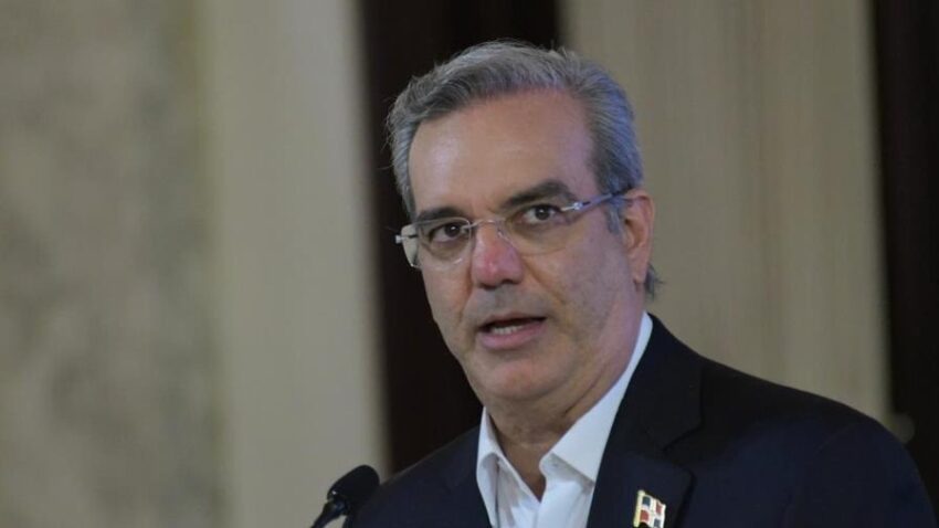 Abinader convoca al Palacio Nacional a funcionarios y a organismos de emergencia