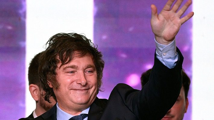 Elecciones en Argentina: Once parlamentarios abandonan el partido de Milei tras su acuerdo electoral con Macri