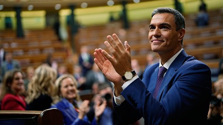 "Pedro Sánchez Asegura su Reelegimiento como Presidente del Gobierno Español con el Voto Clave de los Independentistas"