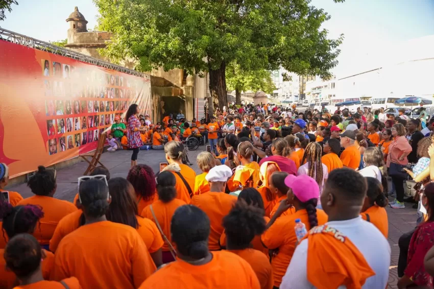 "Movimiento Feminista Alza la Voz: Exige Respeto y Protección para la Vida y Salud de las Mujeres"