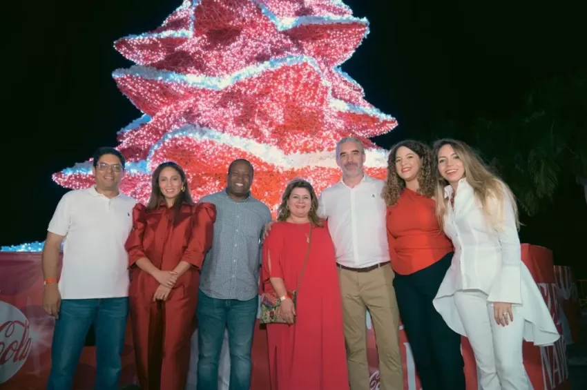 Coca-Cola ilumina la Plaza España con su tradicional árbol de Navidad