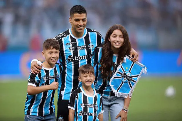 “Fue un día inolvidable”: el posteo de Luis Suárez tras su despedida de Porto Alegre