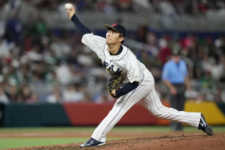 Reportes: Cotizado pitcher Yamamoto llega a acuerdo con Dodgers por 325 millones de dólares