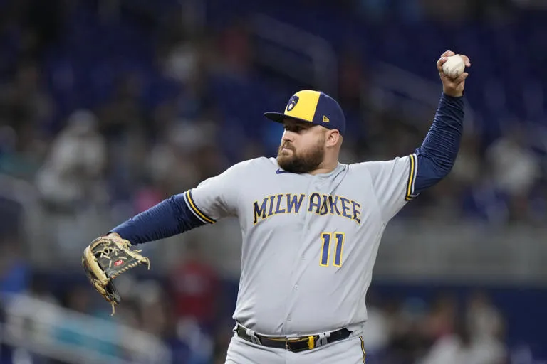 Piratas firman contrato por 1 año con primera base Rowdy Téllez