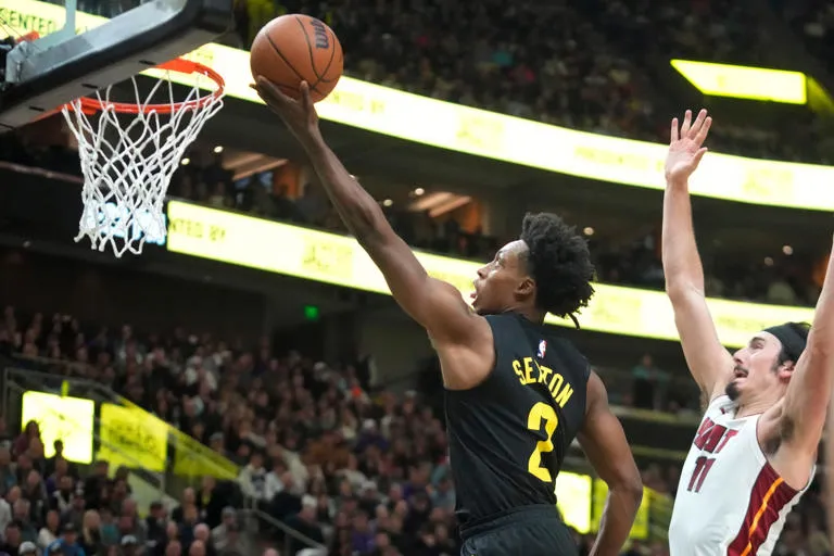 Sexton anota 22 puntos en victoria de Jazz sobre Heat, 117-109