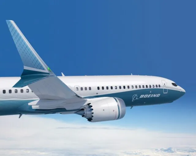 Boeing insta a aerolíneas a revisar los 737 Max por un tornillo suelto