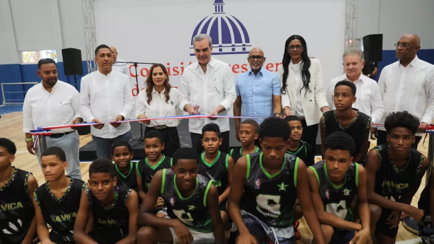 Con inversión de 60 millones de pesos, presidente Abinader inaugura Polideportivo Club Savica