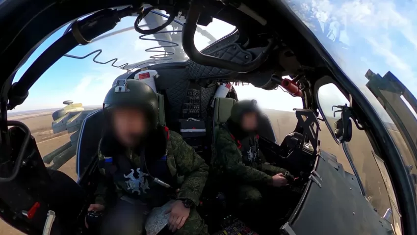 Helicóptero modernizado Ka-52M destruye posiciones ucranianas