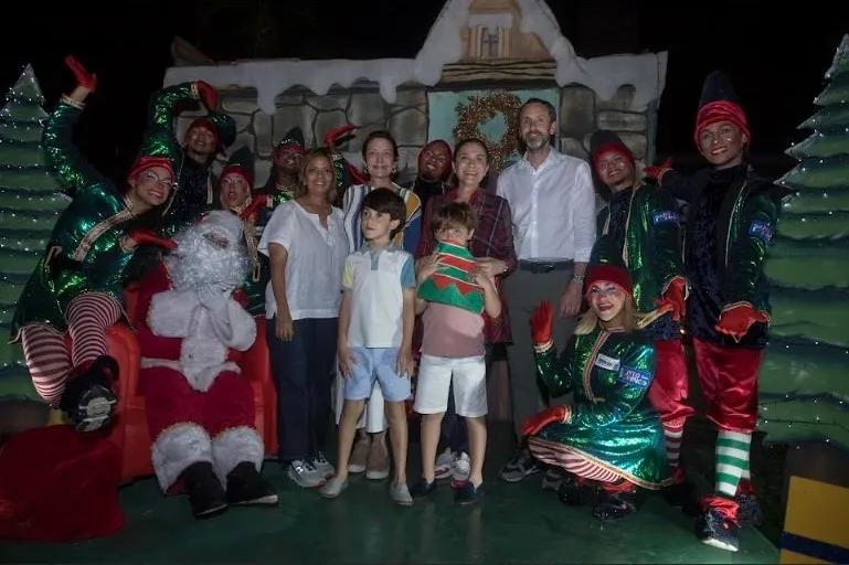 Burger King y Coca-Cola inauguran junto a la Alcaldía del Distrito Nacional Villa Navidad en Parque La Lira